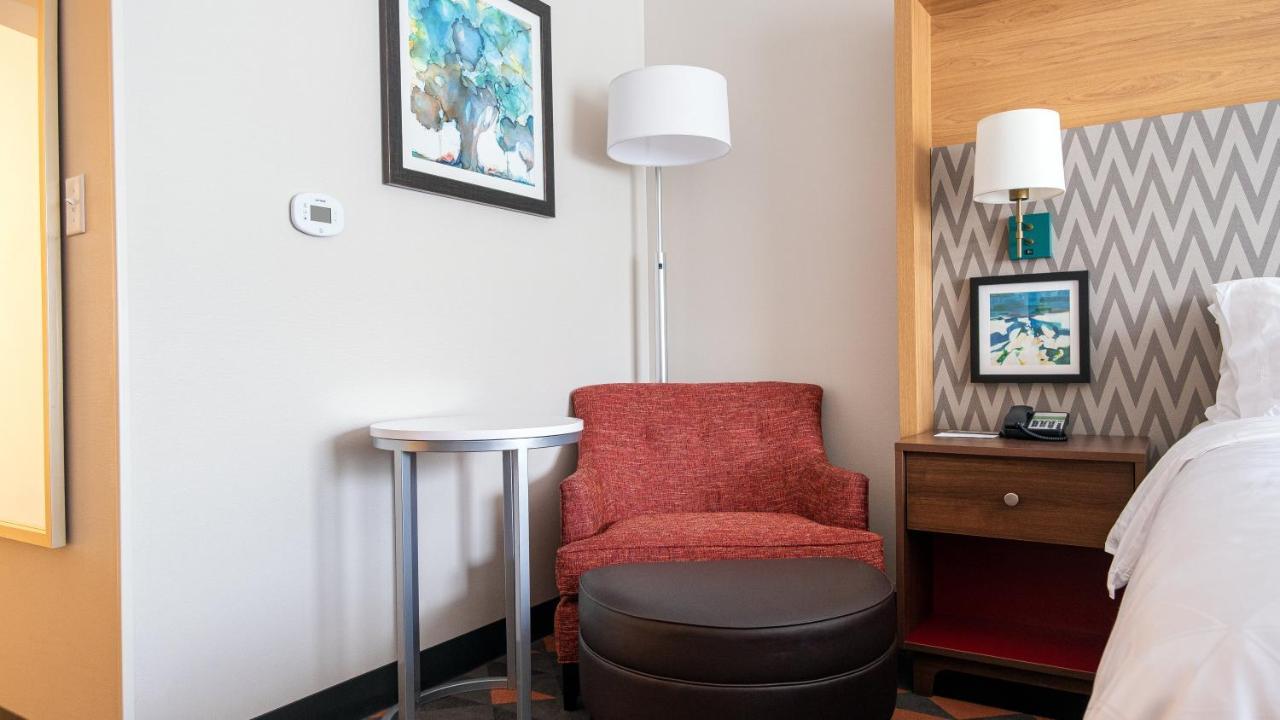 Holiday Inn & Suites Philadelphia W - Drexel Hill By Ihg מראה חיצוני תמונה