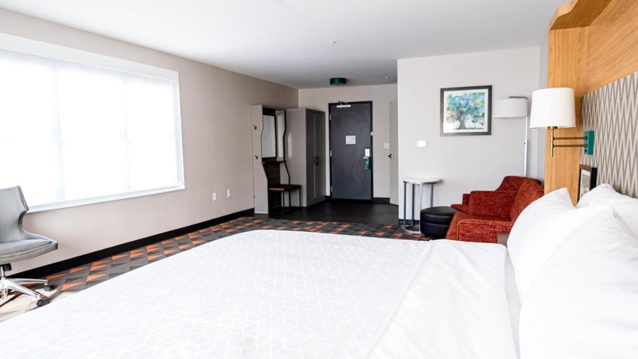 Holiday Inn & Suites Philadelphia W - Drexel Hill By Ihg מראה חיצוני תמונה