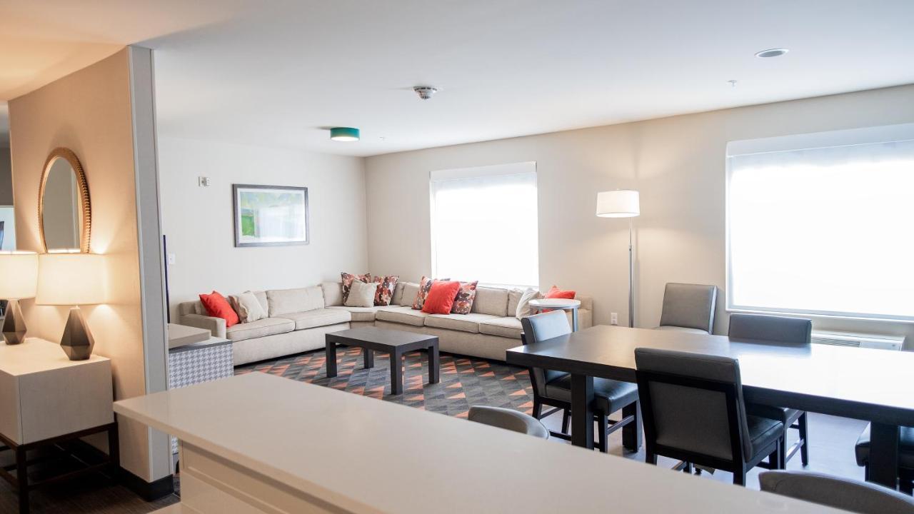 Holiday Inn & Suites Philadelphia W - Drexel Hill By Ihg מראה חיצוני תמונה