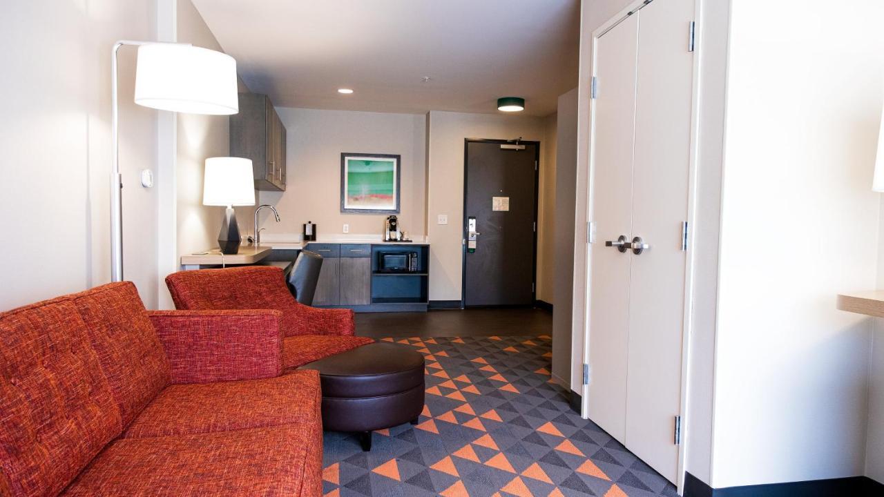 Holiday Inn & Suites Philadelphia W - Drexel Hill By Ihg מראה חיצוני תמונה