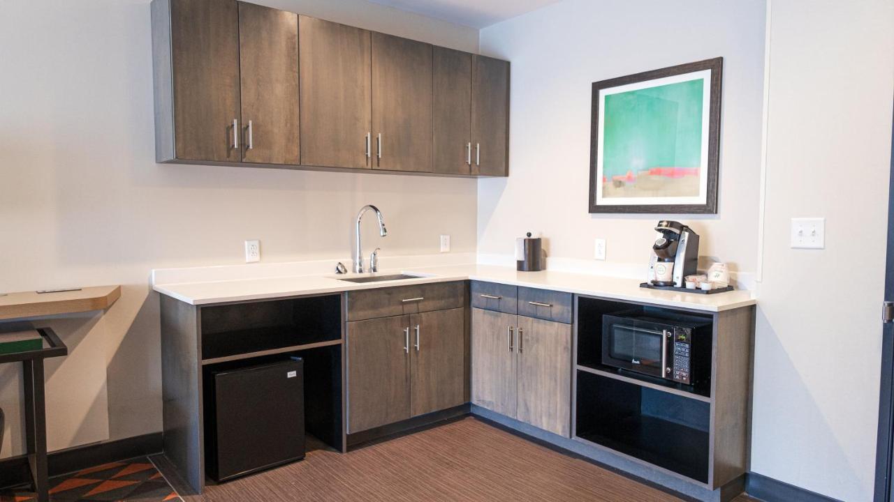 Holiday Inn & Suites Philadelphia W - Drexel Hill By Ihg מראה חיצוני תמונה
