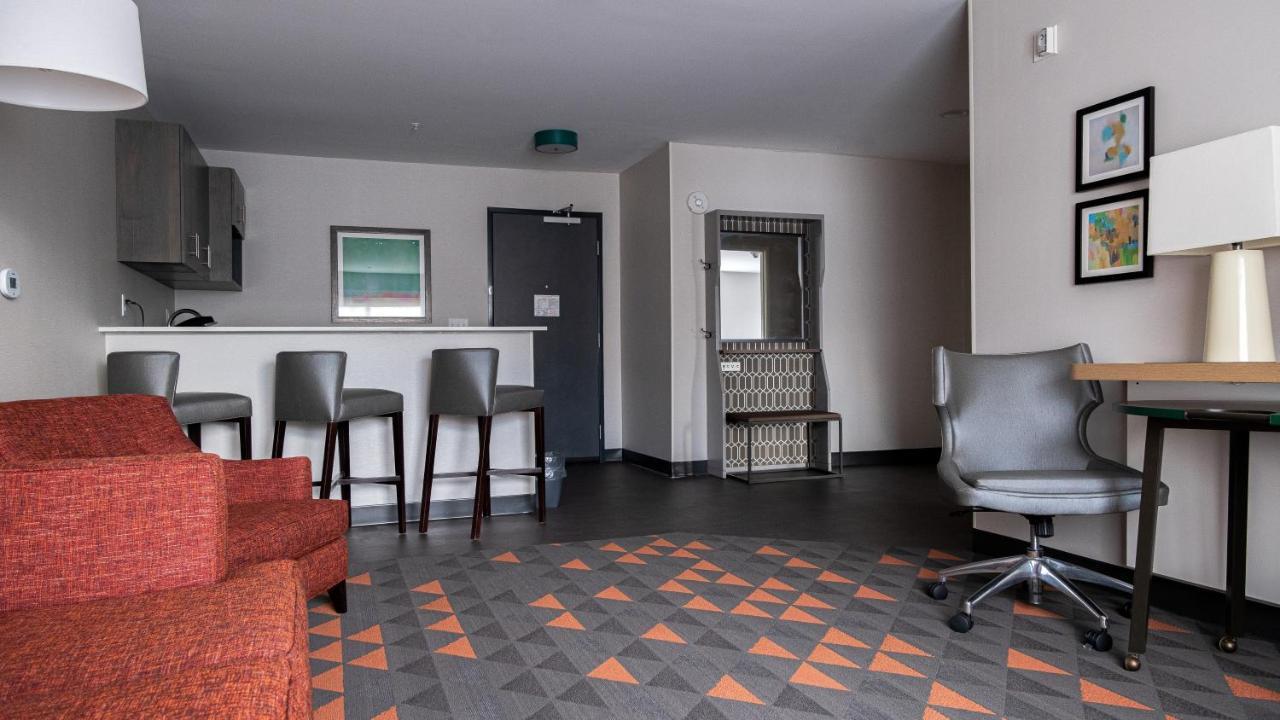 Holiday Inn & Suites Philadelphia W - Drexel Hill By Ihg מראה חיצוני תמונה