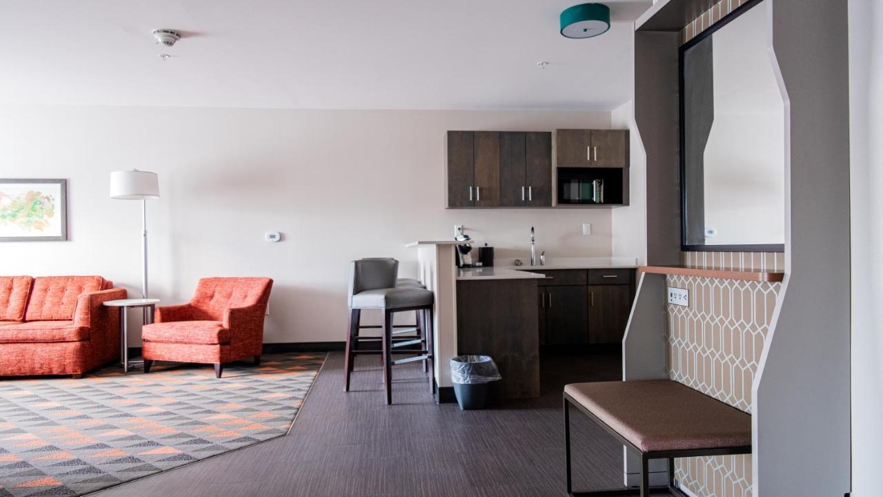 Holiday Inn & Suites Philadelphia W - Drexel Hill By Ihg מראה חיצוני תמונה