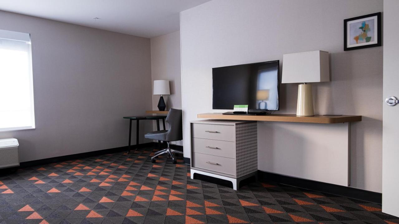 Holiday Inn & Suites Philadelphia W - Drexel Hill By Ihg מראה חיצוני תמונה